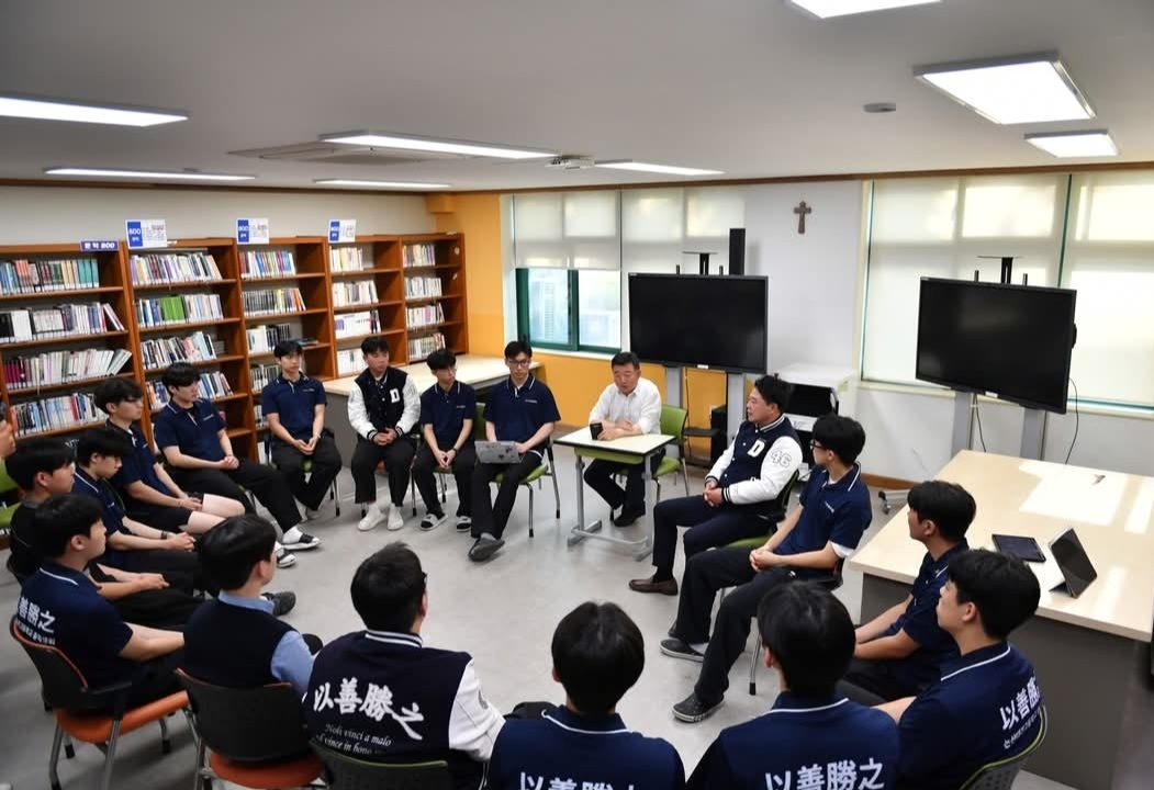 "선배 오인환, 대건의 미래와 마주하다"